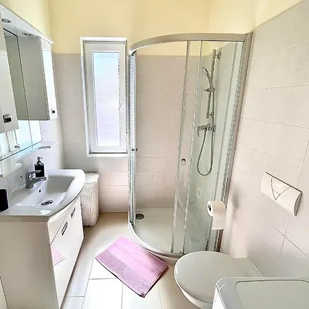 Apartman Banjole شقة *